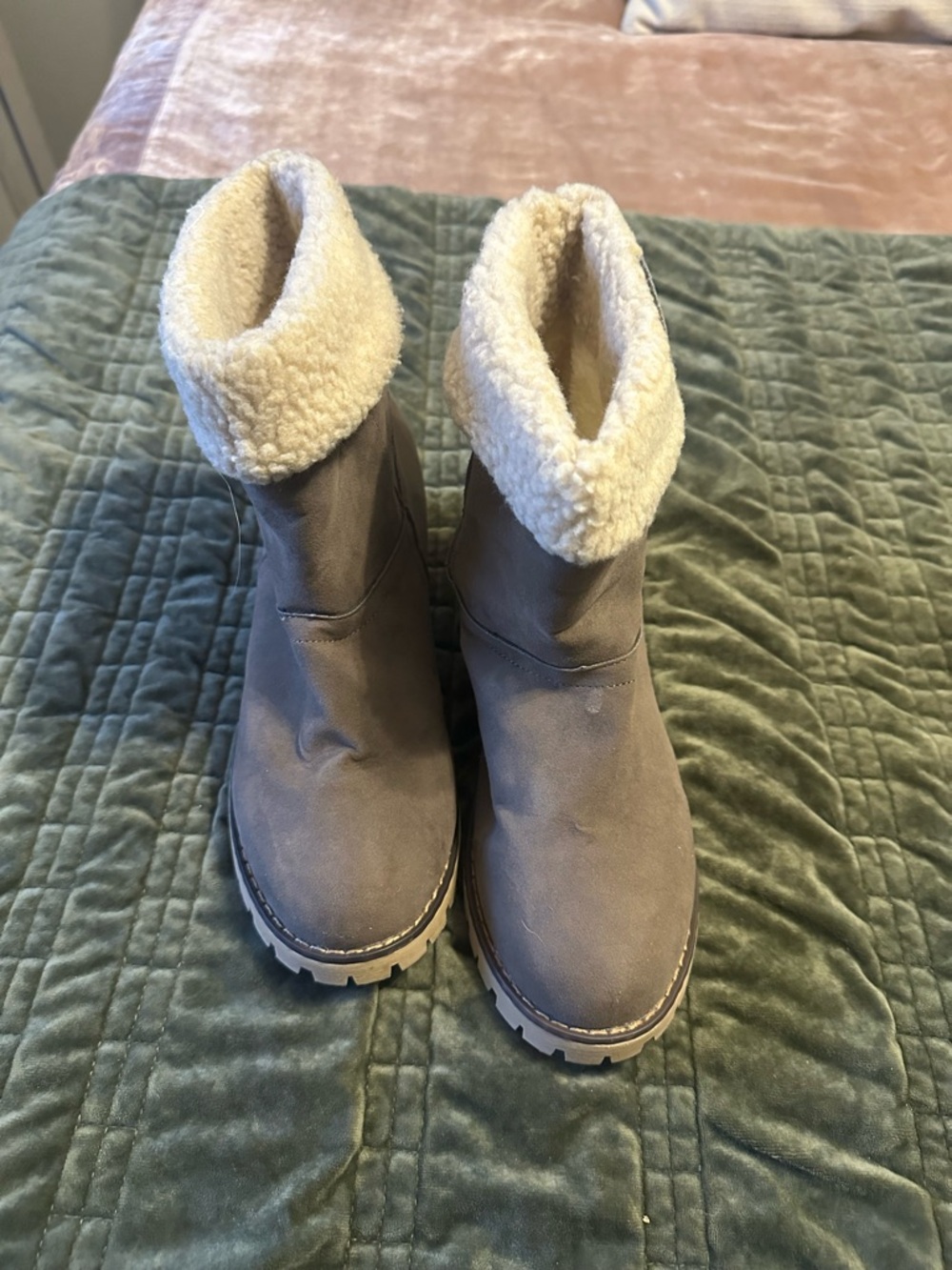 Cozy Shearling-Lined Winter Boots - Taupe